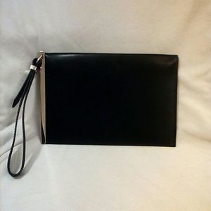 Wrist handbag